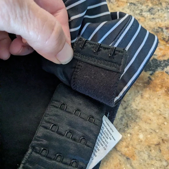 Brooks Black Sports Bra - Picture 3 of 3